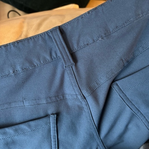 Lululemon men’s ABC pants in True Navy. Size 33 - Picture 15 of 16